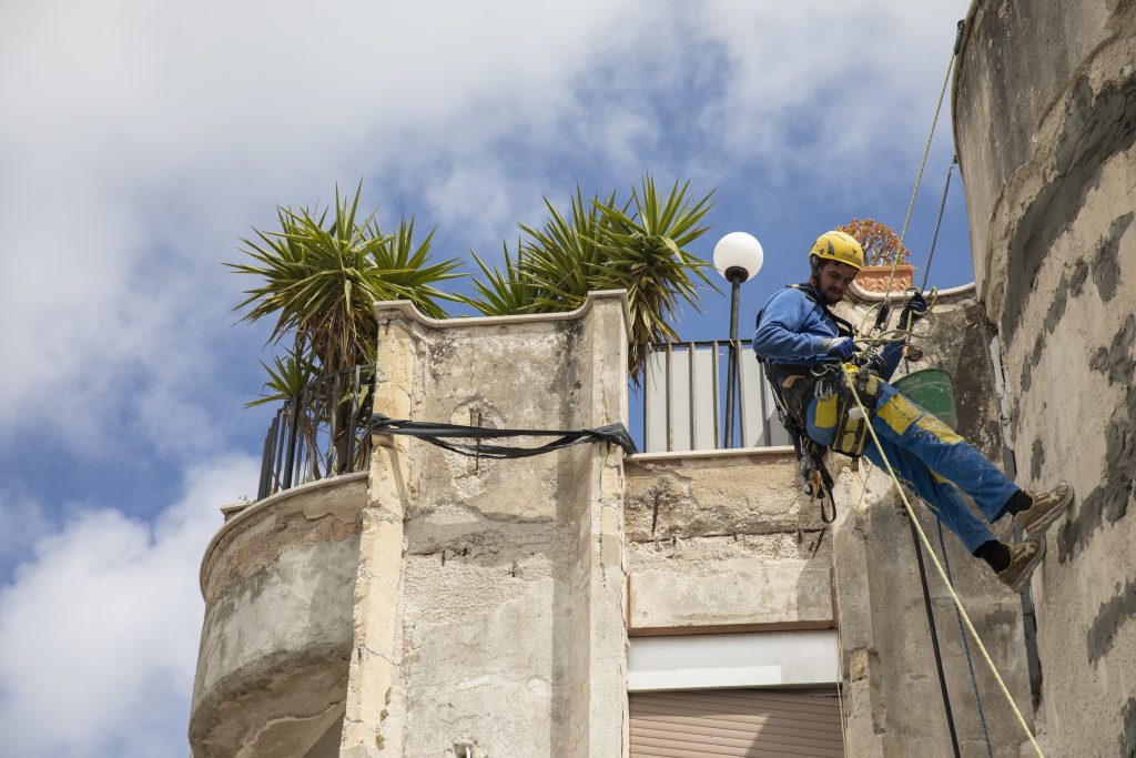 Enduit de façade dangereux Intervention de rénovation urgente