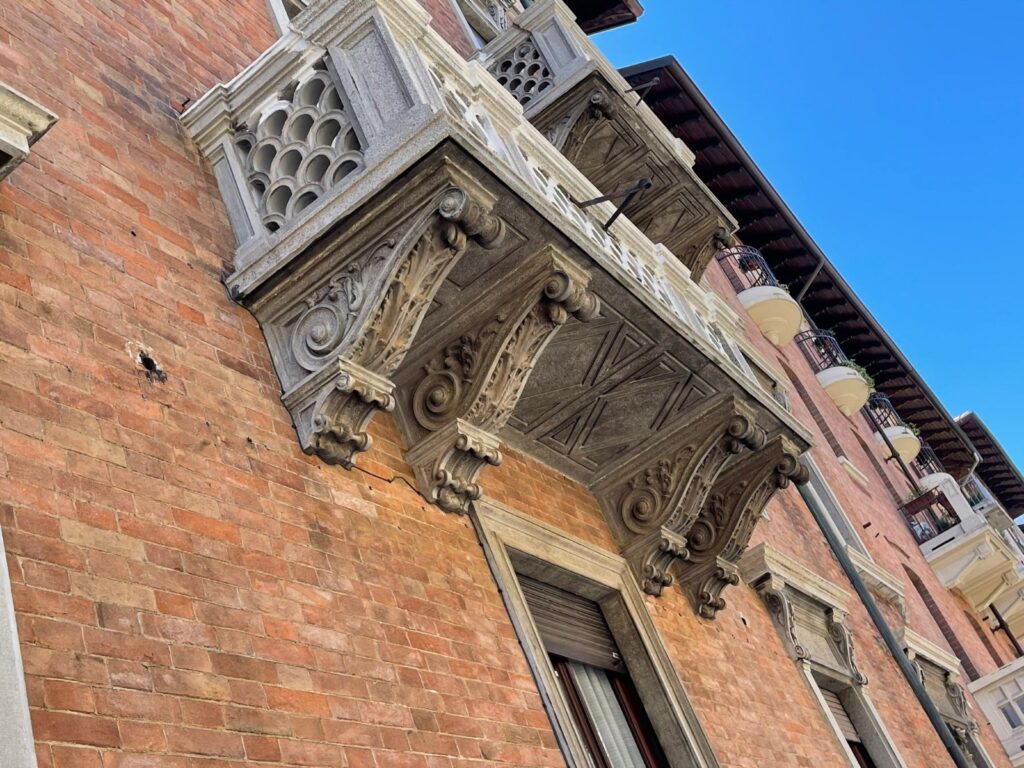 La gouttière de balcon