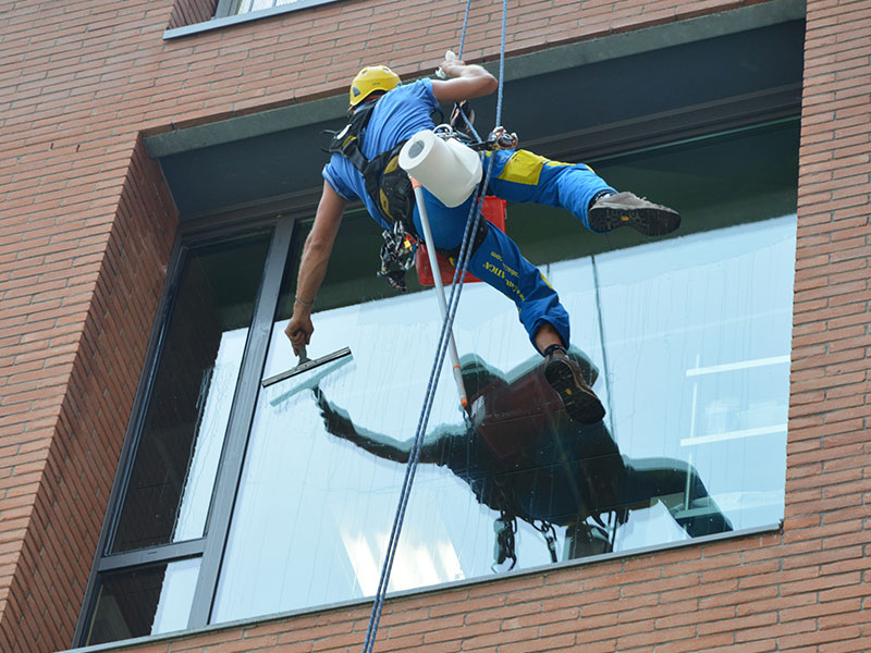 Pourquoi travailler chez  EdiliziAcrobatica en tant que maçon acrobatique