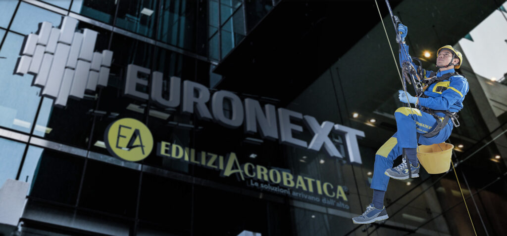 EdiliziAcrobatica spa (EA) est la société leader en Italie dans le secteur de la construction pour les travaux sur cordes.