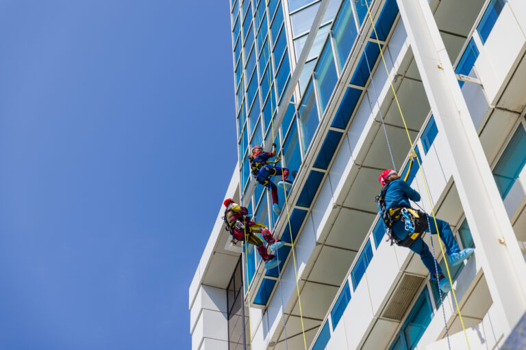 Les super-héros acrobatiques arrivent en France !
