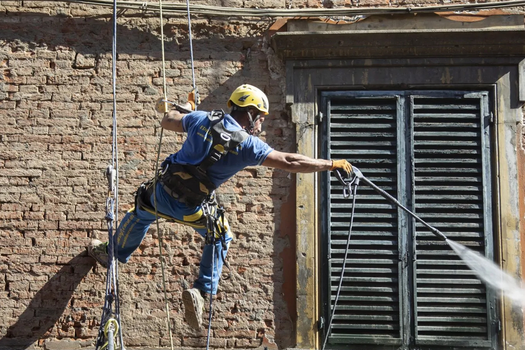 Nettoyage des murs et des façades de bâtiments￼