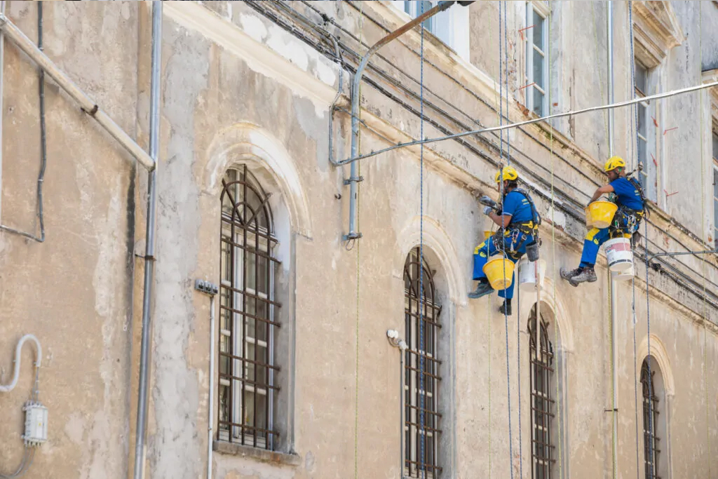 Rénovation des façades sans échafaudage : tous les avantages d'EdiliziAcrobatica